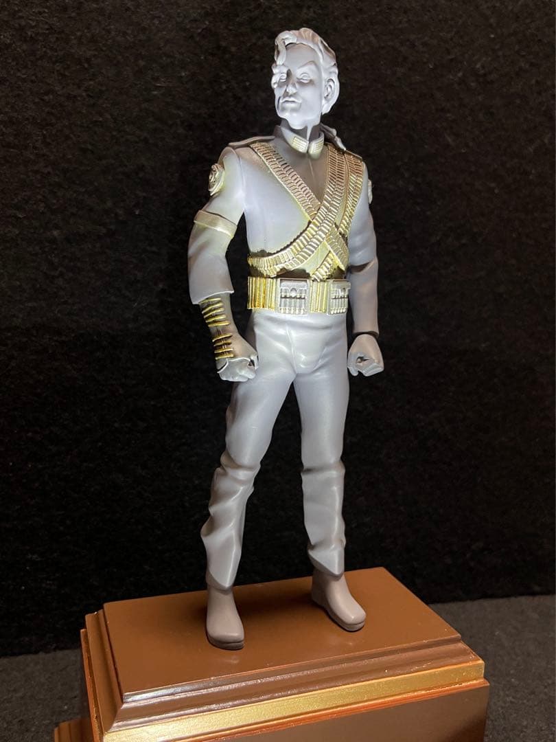 MICHAEL JACKSON マイケル・ジャクソン フィギュア　木製台座付き