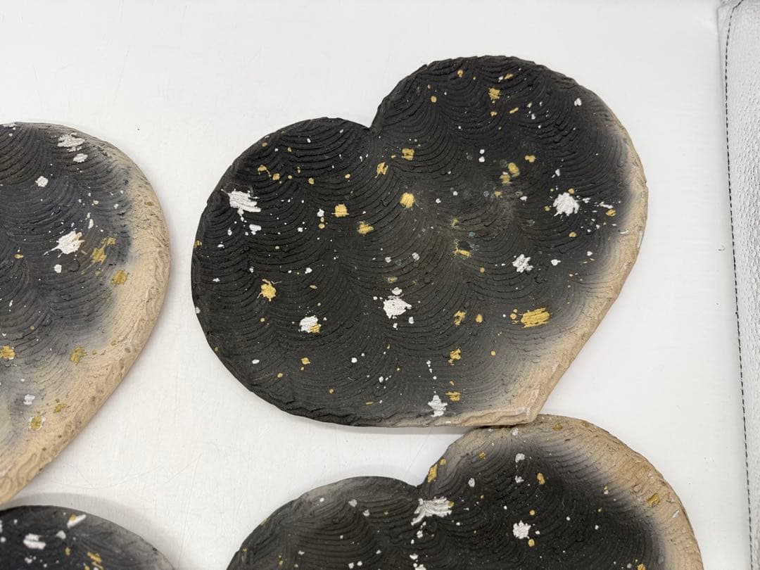 坂田甚内作　黒陶金彩　ハート型皿4点　送料込み250606
