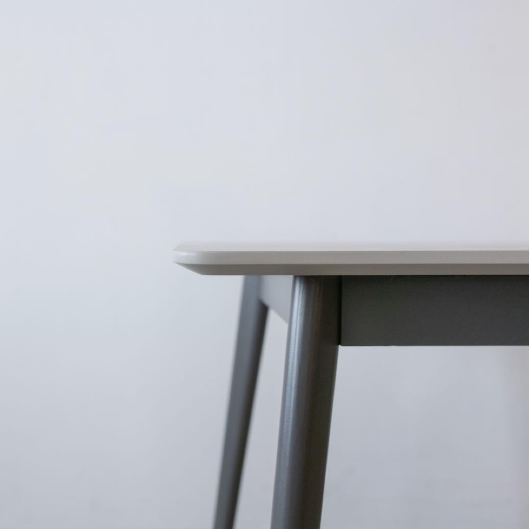 ダイニングテーブル　大理石調