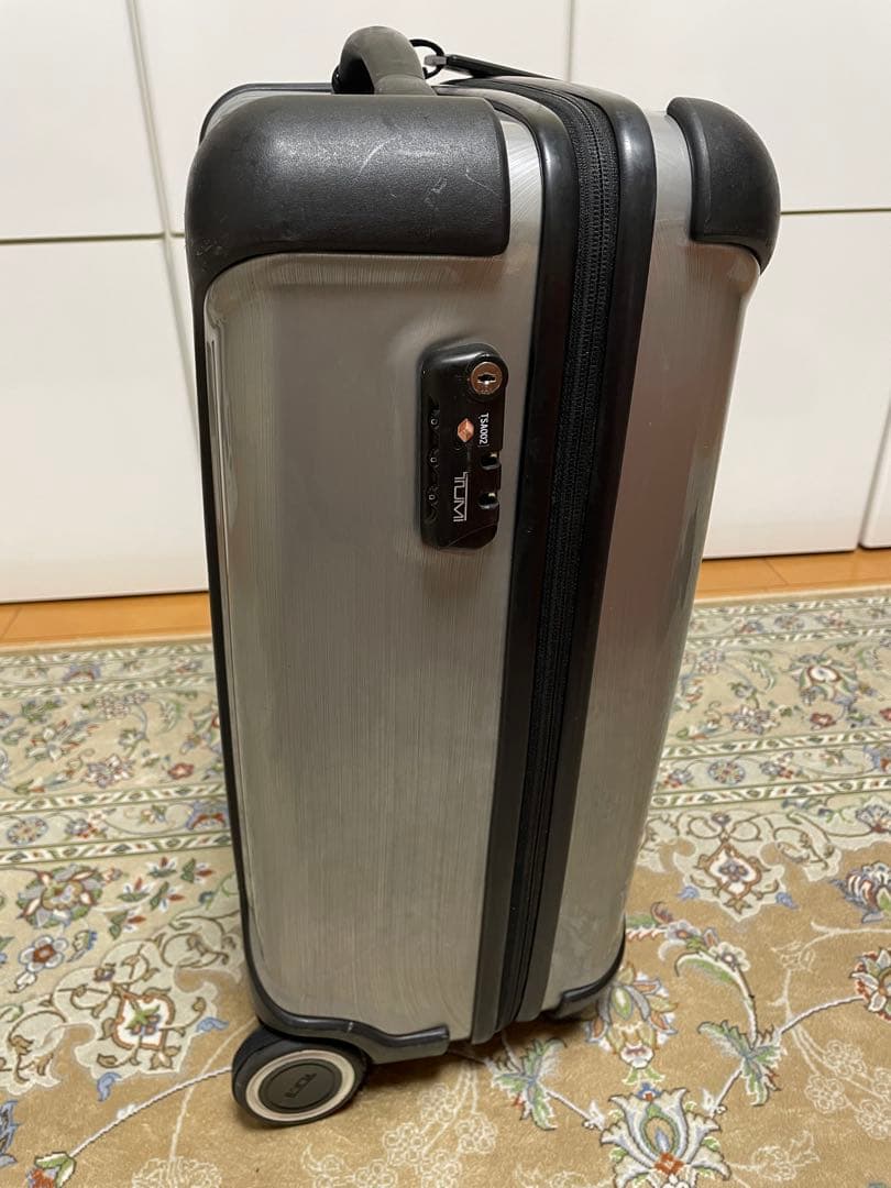 TUMI アルミニウム キャリーケース TSAロック　機内持ち込み 28000D