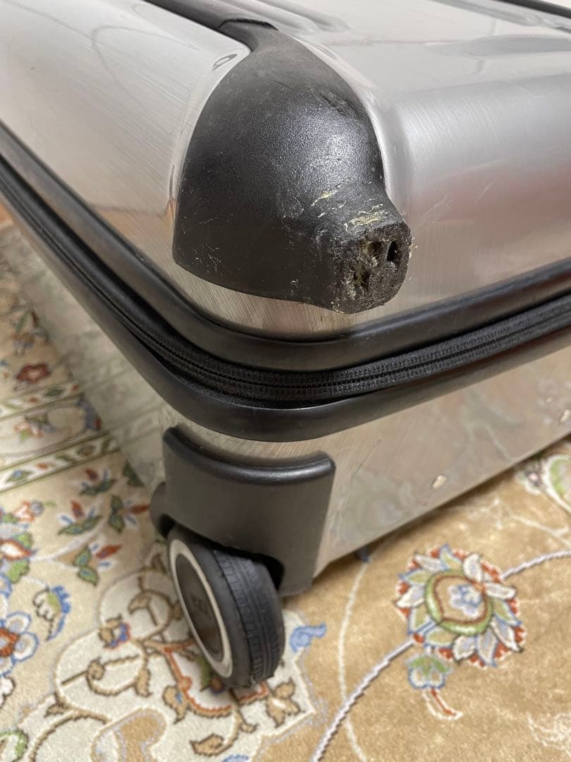 TUMI アルミニウム キャリーケース TSAロック　機内持ち込み 28000D