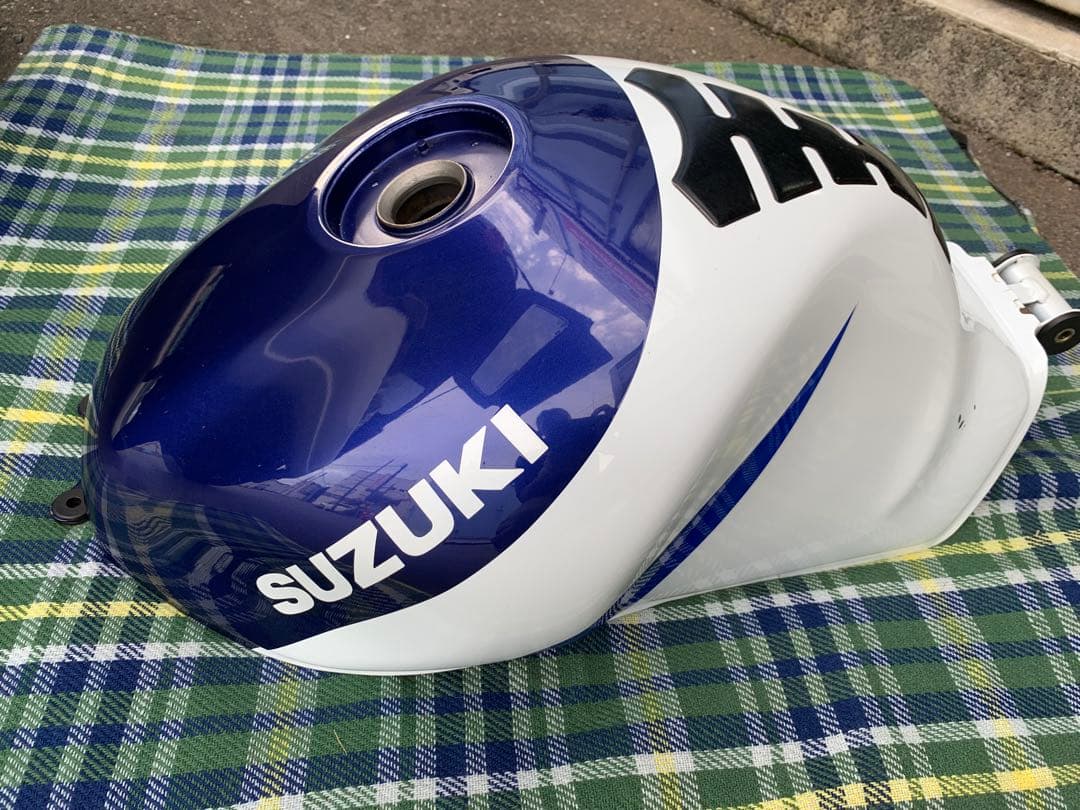 【送料込み】SUZUKI SV400S ガソリンタンク①