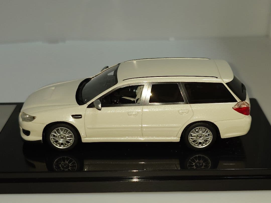 1/43 SUBARU STI S402 WAGON ホワイトパール W262