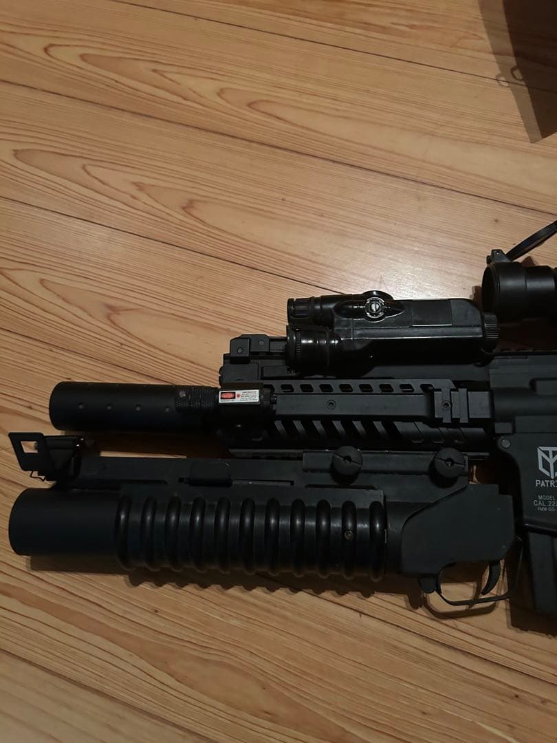 PATRIOT 電動ガン レッドドットサイト付き