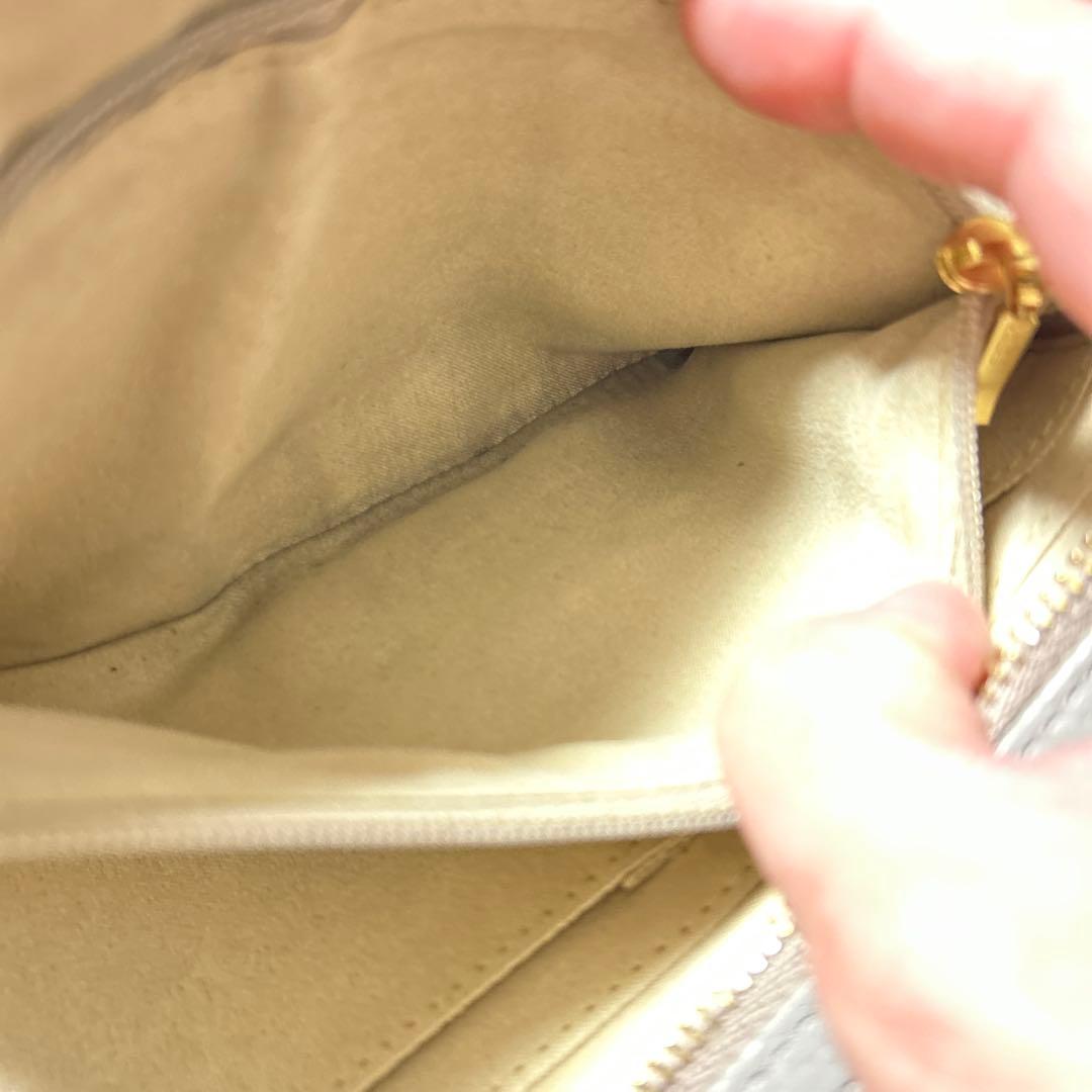 ATAO アタオアミュレット　グレー レザー ショルダーバッグ タッセル付き