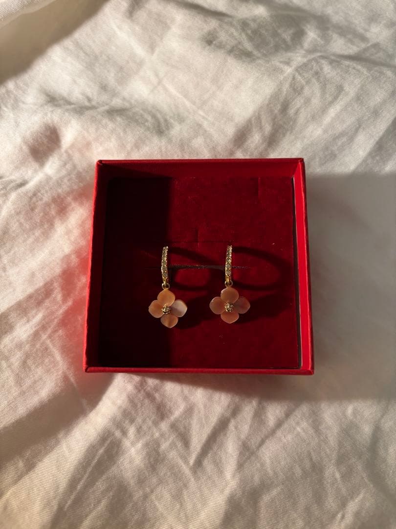 VENDOME BOUTIQUE シェルフラワー ピアス