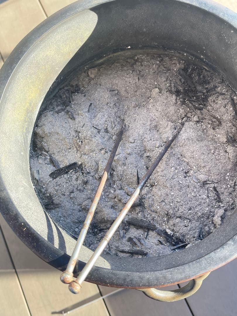 銅火鉢、火箸、天然素材 手編みバスケット