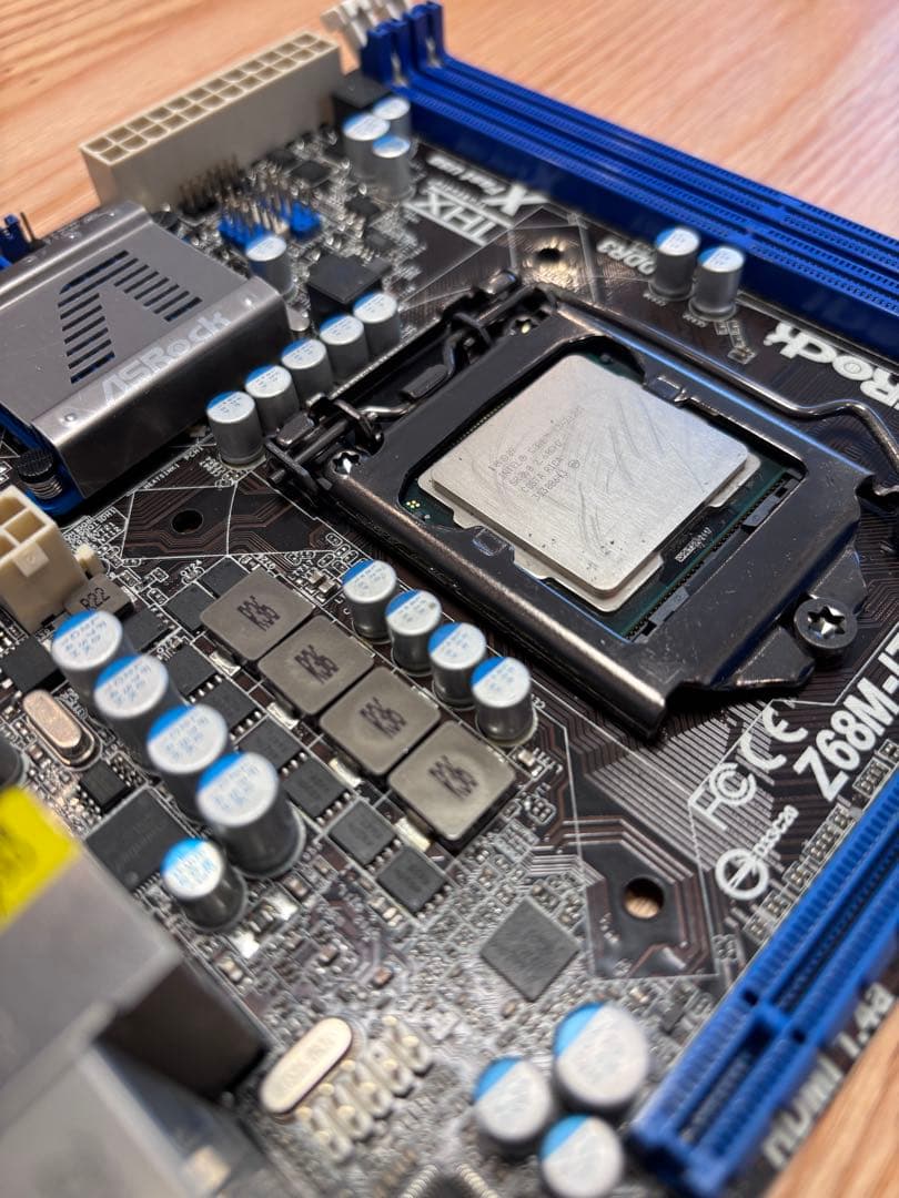 ASRock Z68M-ITX/HT マザーボード + CPU i3 2120T