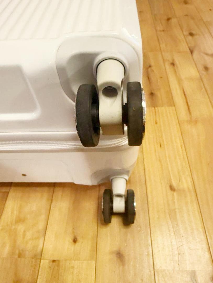 半額以下！未使用✨Daniel Wellington キャリーケーススーツケース