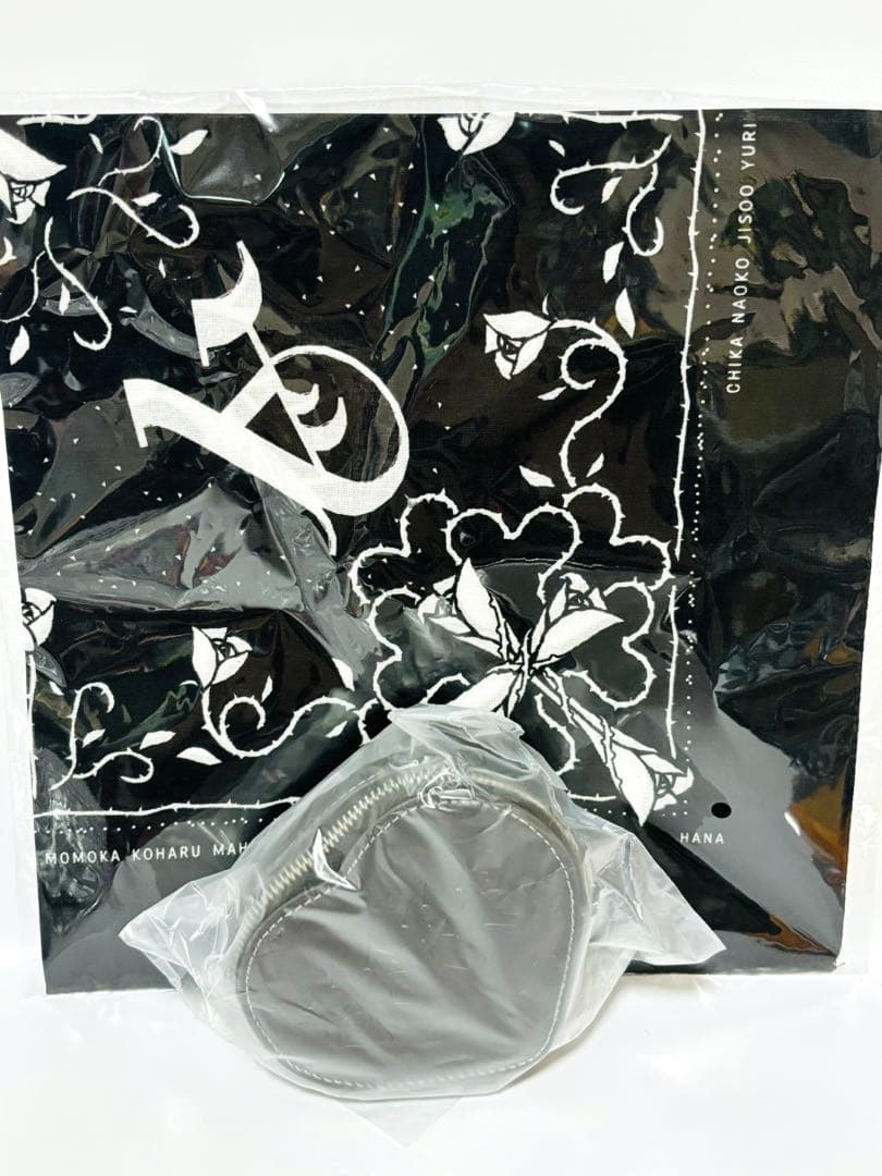 【新品未開封】HANA公式グッズ　BAD LOVE バンダナ＆アクセサリーケース