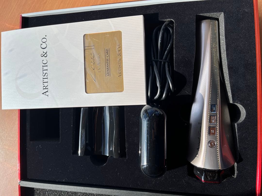 ARTISTIC & CO. Zeus II 美顔器