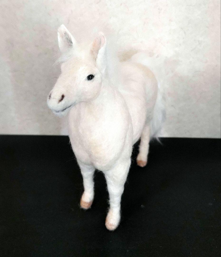 羊毛フェルト 白馬