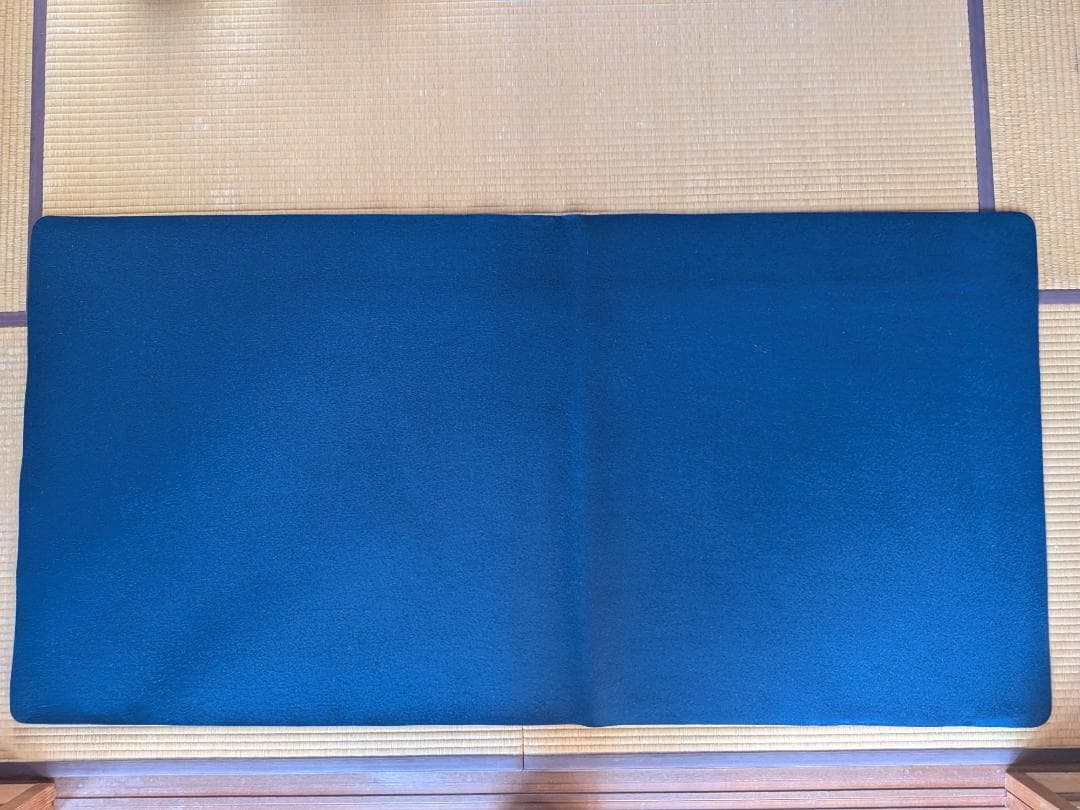 《青い睡蓮》日本フェルト工業　『天壇毛氈』