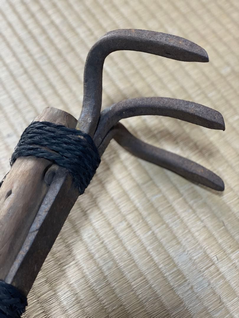大型鉄製3本熊手壁掛け インテリア 置物 木柄 時代物