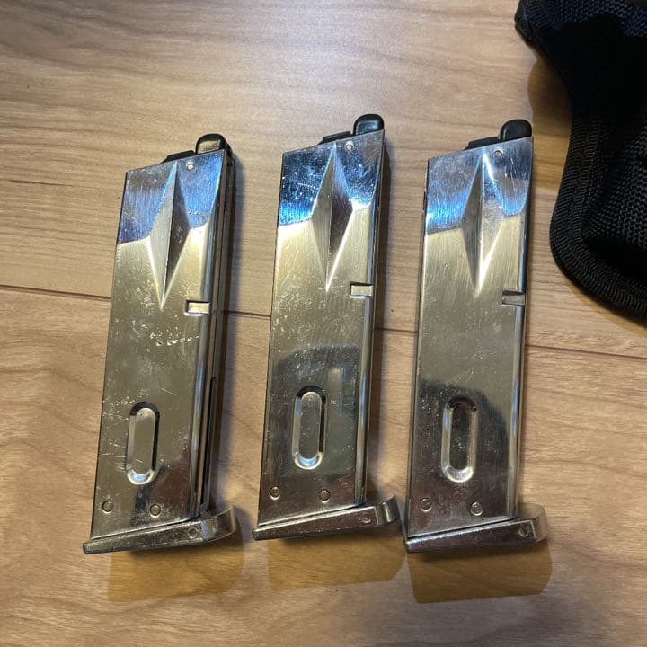 東京マルイ　M92F クロームステンレス　2丁