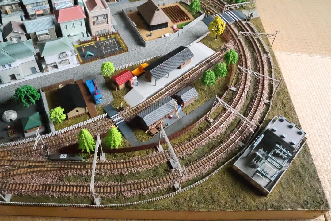 Nゲージ自作ジオラマ　トミックス線路　田舎の駅、風景　複線走行可