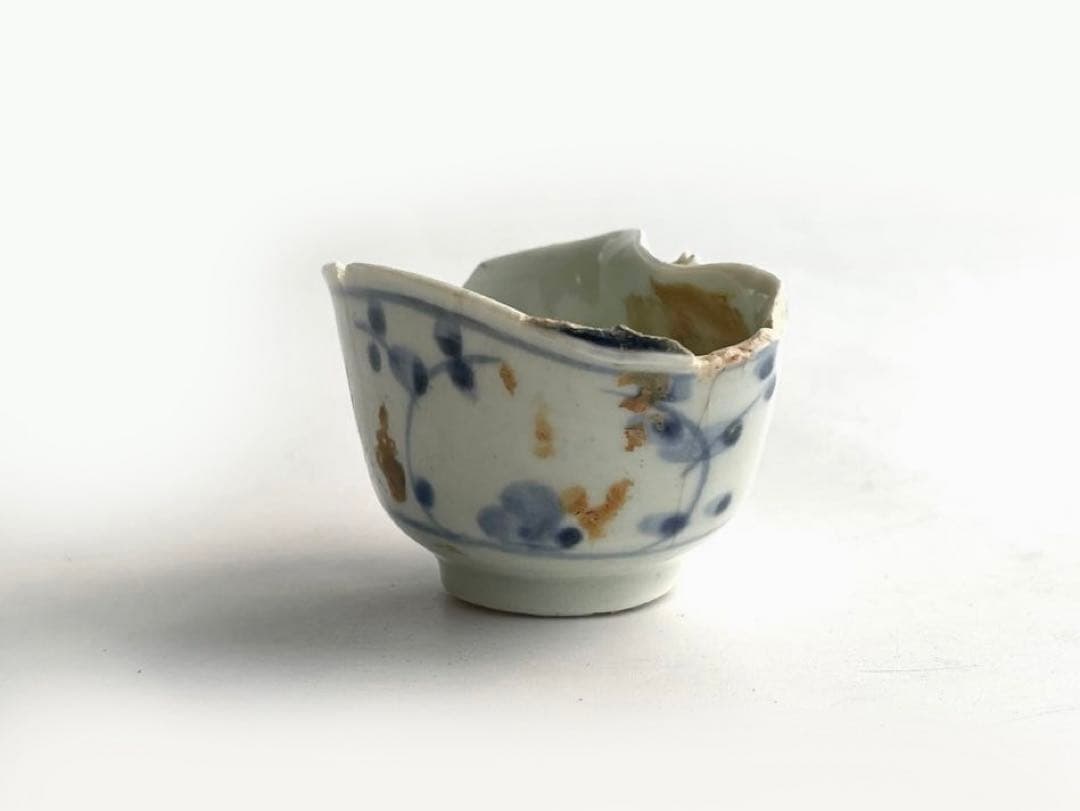 骨董　アンティーク　初期伊万里陶片　染付薺文小碗　盃　酒器　残欠　発掘　出土