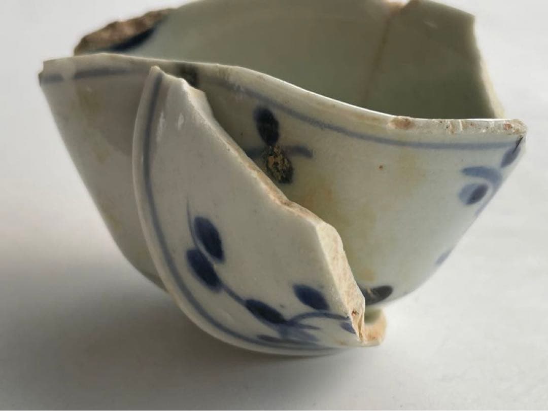 骨董　アンティーク　初期伊万里陶片　染付薺文小碗　盃　酒器　残欠　発掘　出土