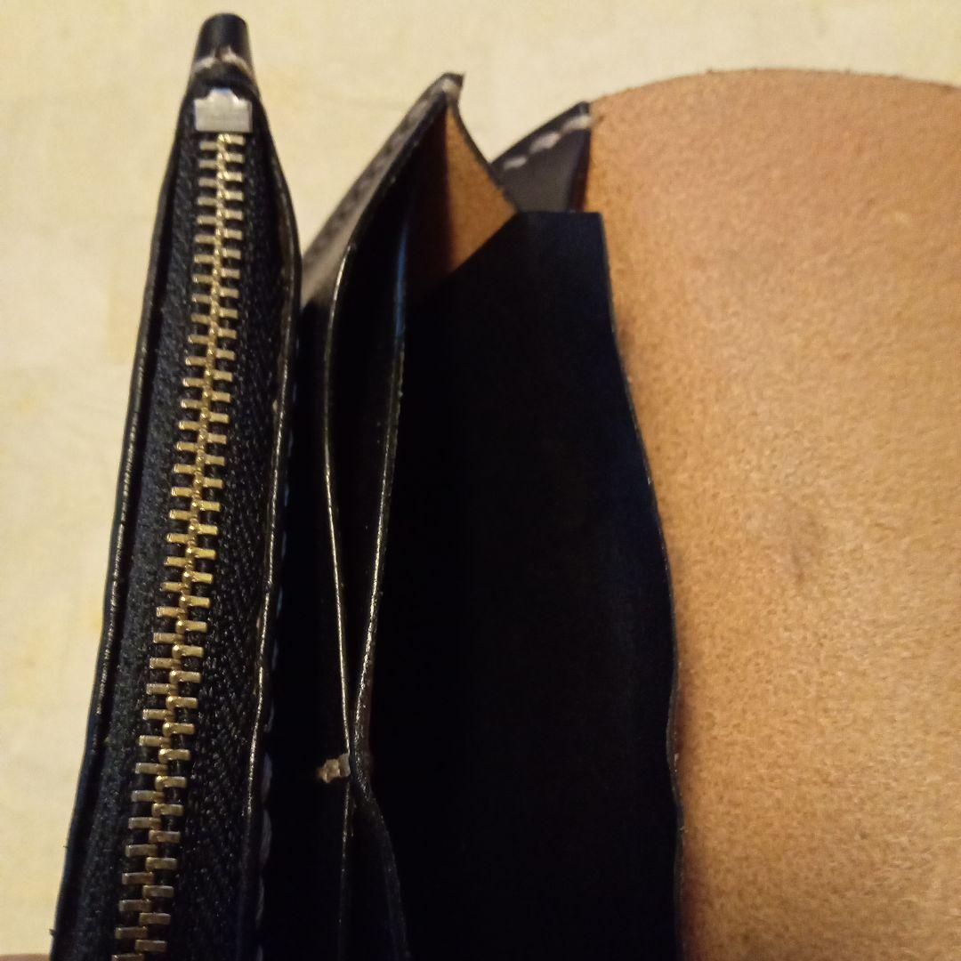 トラッカーウォレット黒レザー二つ折り財布 スタッズ付き