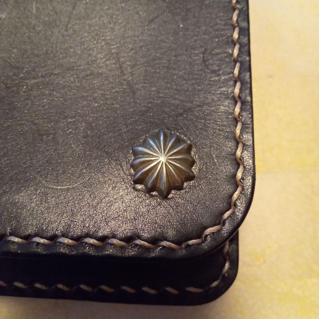 トラッカーウォレット黒レザー二つ折り財布 スタッズ付き