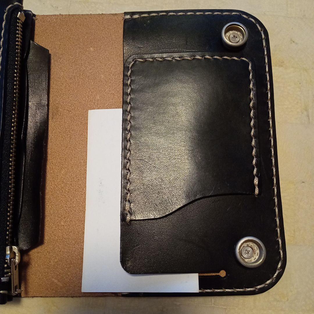 トラッカーウォレット黒レザー二つ折り財布 スタッズ付き