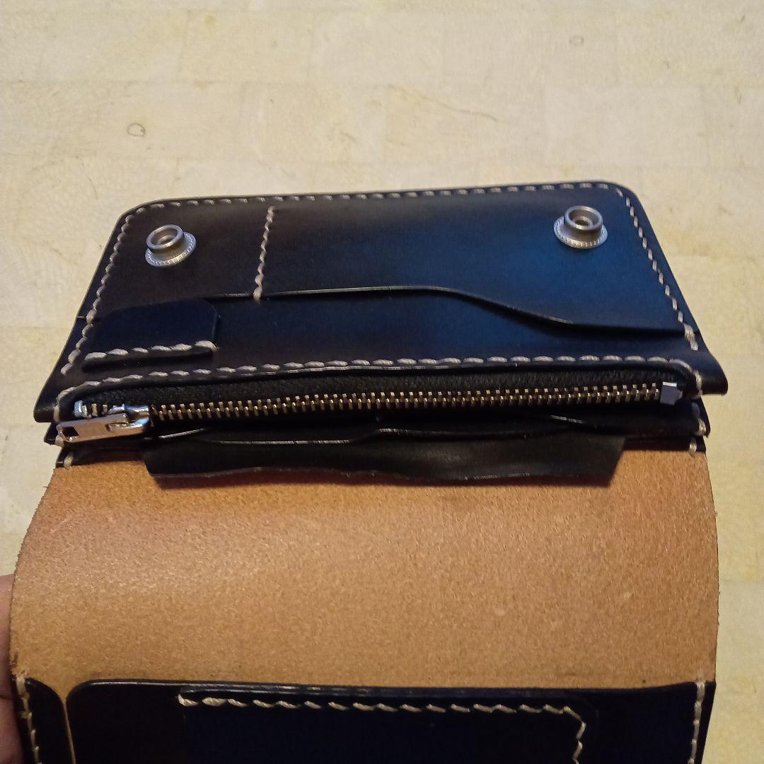 トラッカーウォレット黒レザー二つ折り財布 スタッズ付き