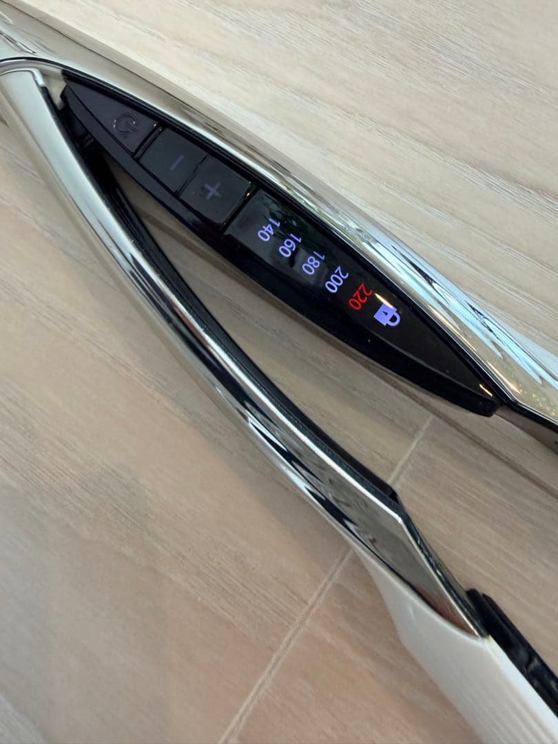 リファ ビューテックストレートアイロン