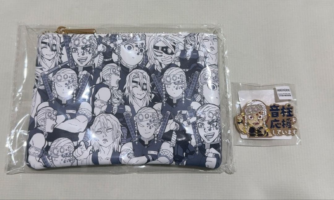 鬼滅の刃 柱カフェ 宇髄天元 ゆる顔ポーチ 応援ピンバッジ