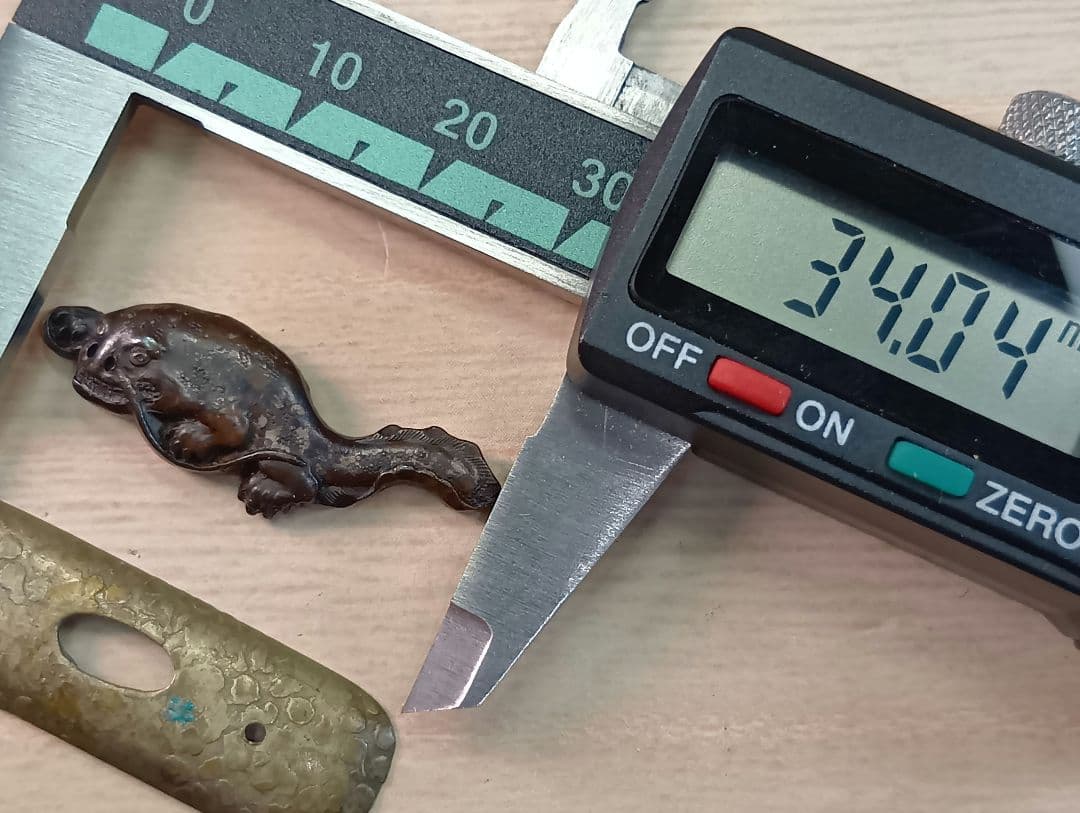 煙草入れ／鯰前金具