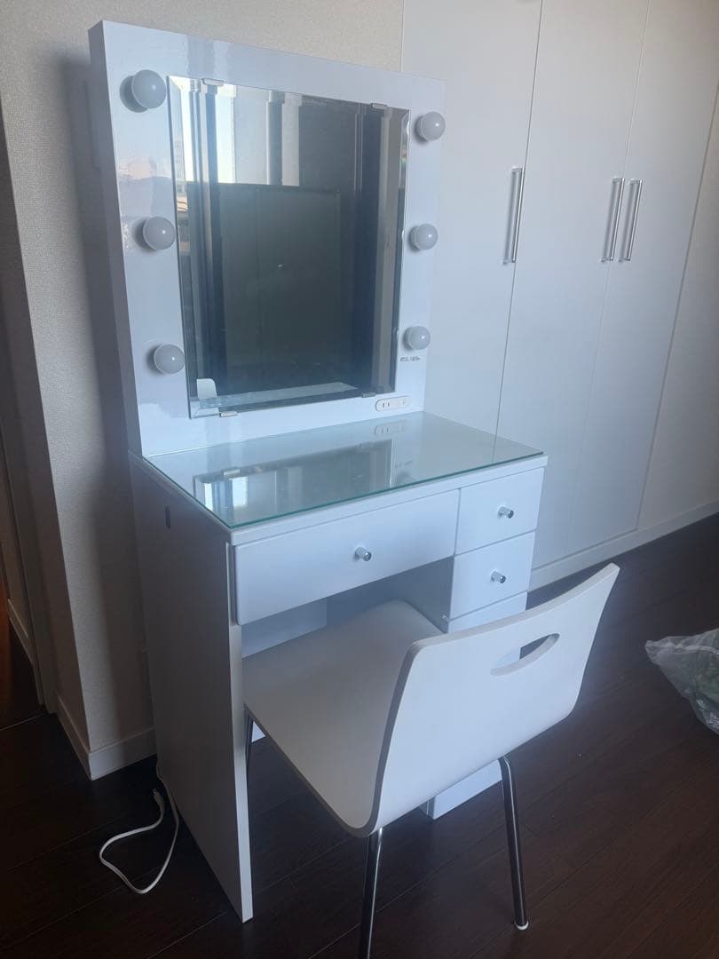 ニトリ　ドレッサー（パヒューム）