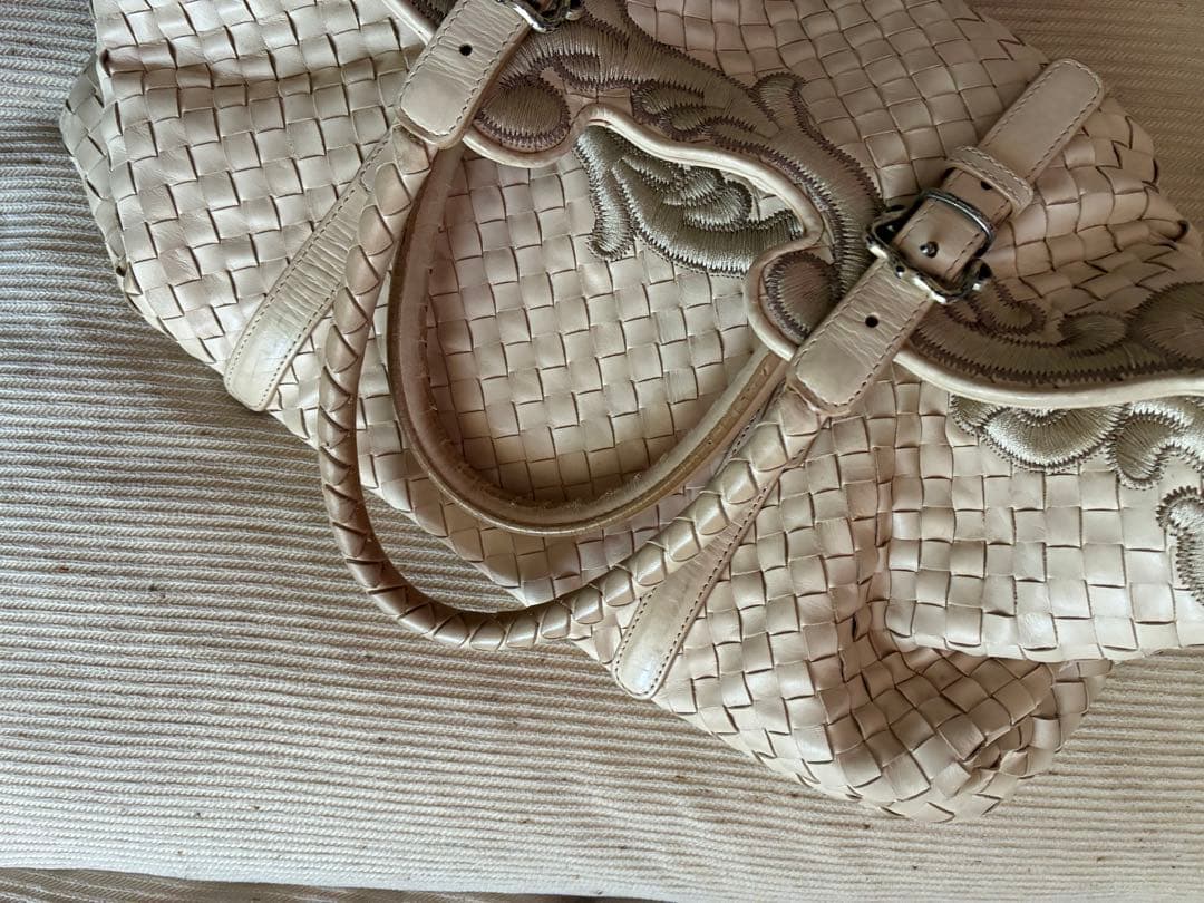 ボッテガ　ホワイト 編み込みデザイン バッグ