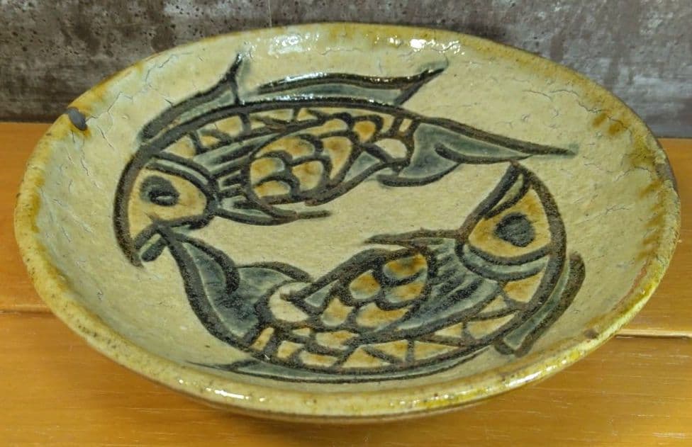 人間国宝 金城次郎 魚紋平盃 栞 共箱 美品 やちむん 壺屋焼 壷屋焼