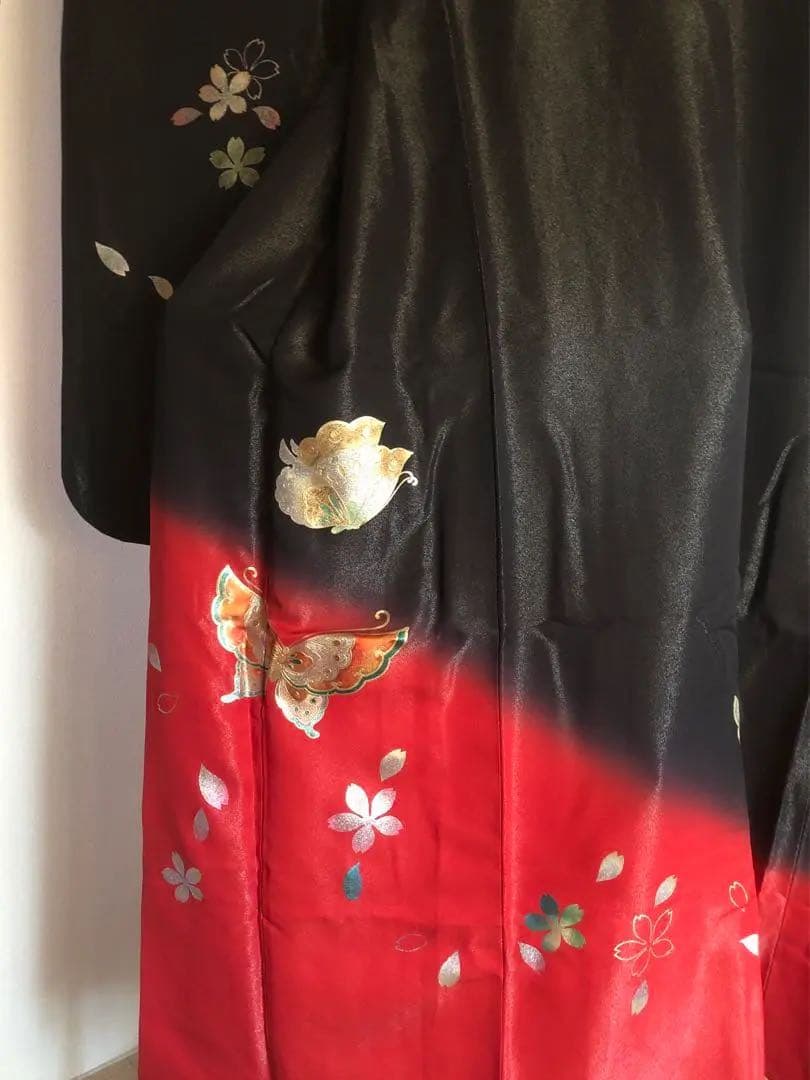 振袖 ６点セット ラメ入り 黒と赤のグラデーション 蝶と花 成人式