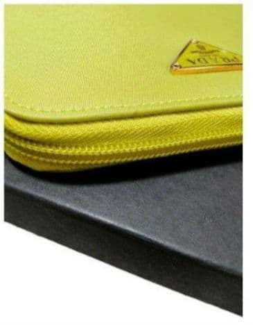 かこ様新品未使用PRADA プラダ折り財布　二つ折りジップウォレットナイロン黄緑