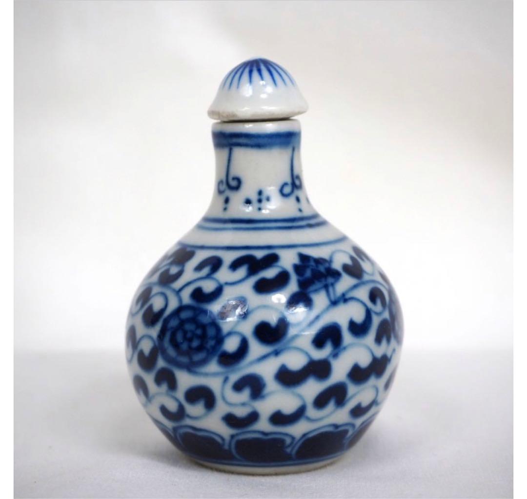 送料無料　『玉』在銘　染付鼻煙壺　中国古玩骨董