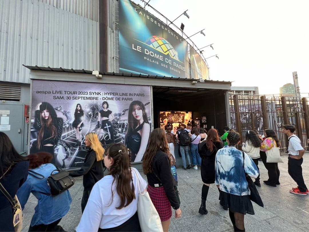 【フランス限定】aespaパリ公演限定 新品未使用ライブTシャツ(Mサイズ)