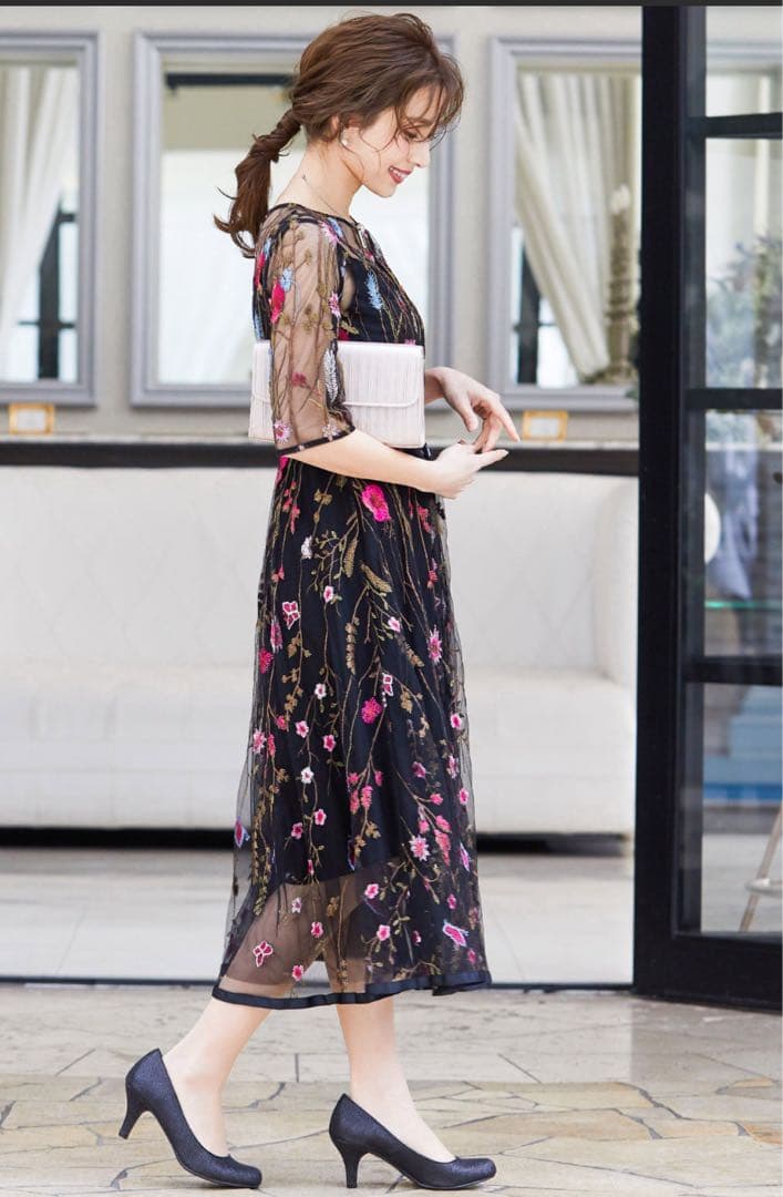 ニアナ niana ヴィンテージ風フラワー刺繍ドレス 結婚式ワンピース