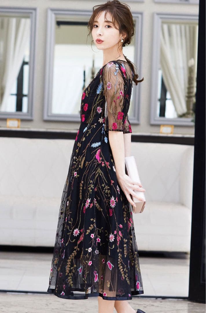 ニアナ niana ヴィンテージ風フラワー刺繍ドレス 結婚式ワンピース