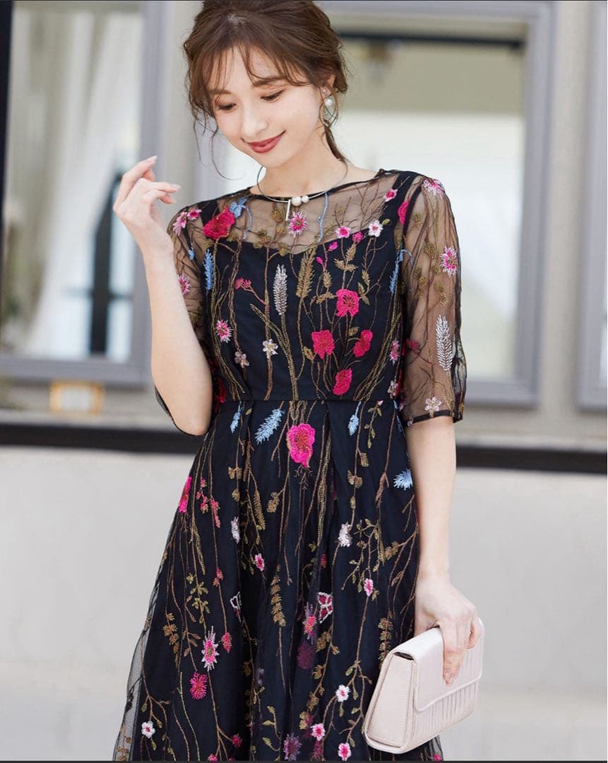 ニアナ niana ヴィンテージ風フラワー刺繍ドレス 結婚式ワンピース