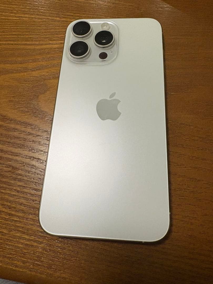 パーク  iPhone15promax 本体