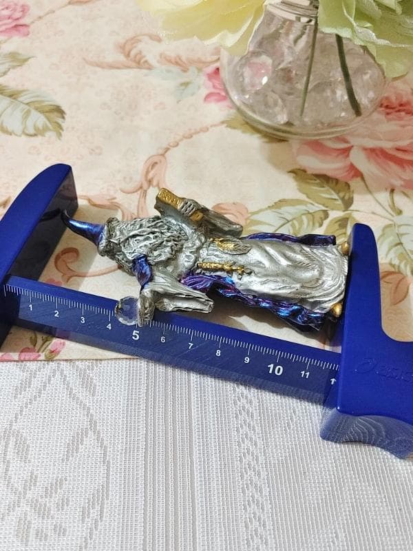 魔法使いのフィギュア 青と銀