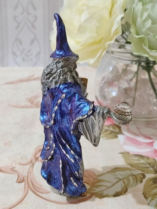 魔法使いのフィギュア 青と銀