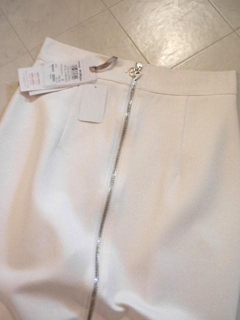 入荷◆リナシメント◆素敵アイボリーホワイト！定番人気のペンシルタイトスカート！M