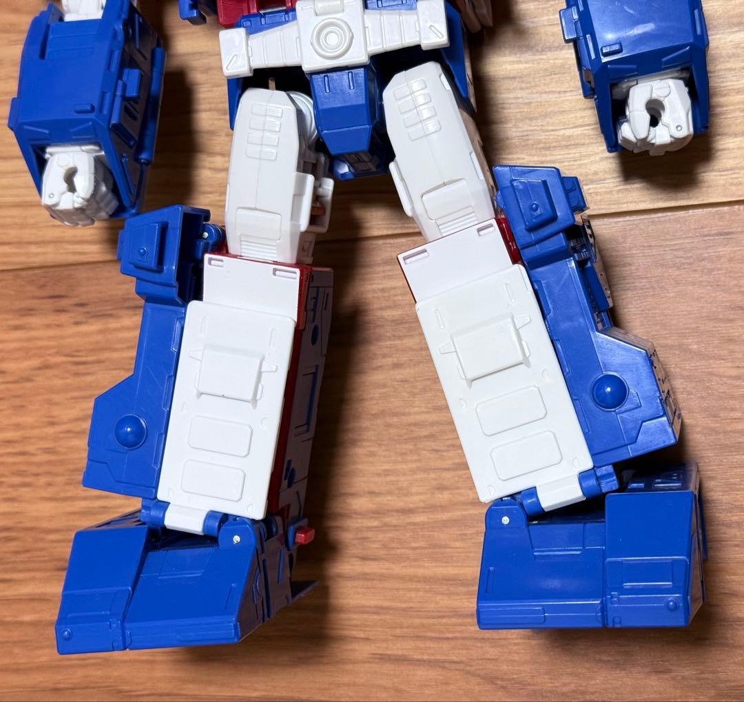 トランスフォーマー　スタジオシリーズ　ウルトラマグナス