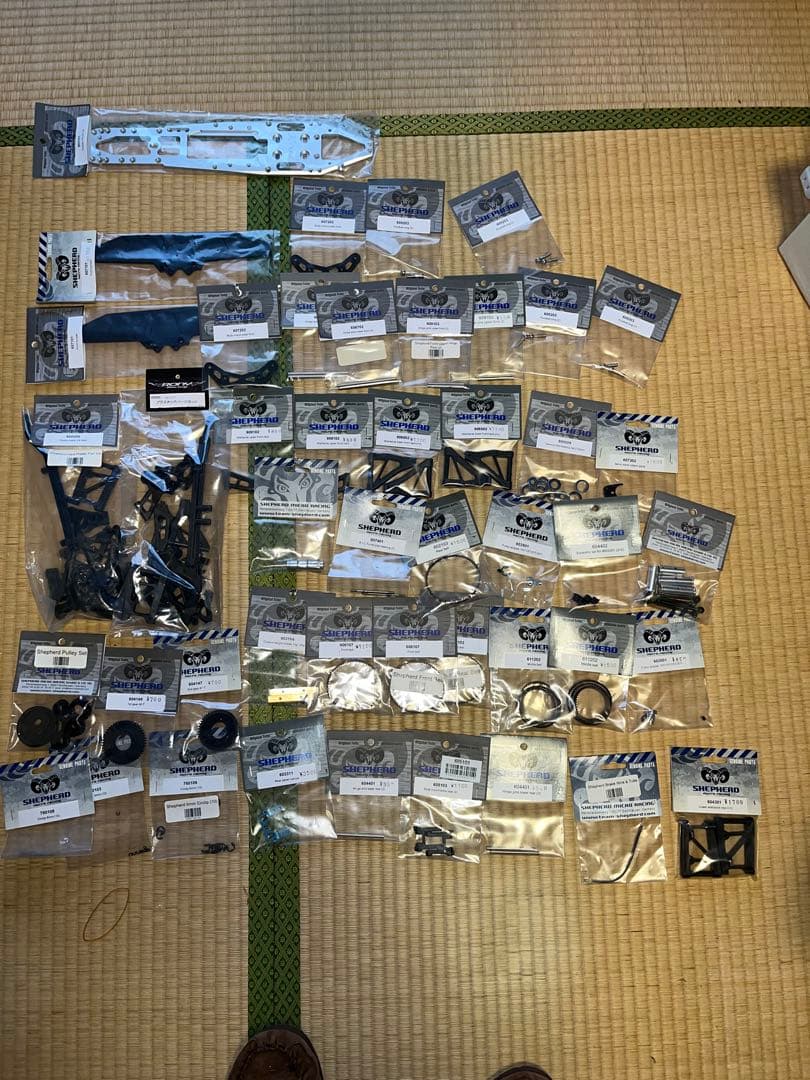 Shepherd VELOX V8 中古シャーシ　その他パーツたくさん