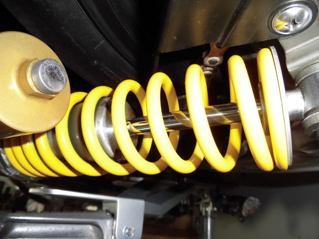 ヤマハＸＪＲ400　オーリンズリアサスペンション　バリオス2にも