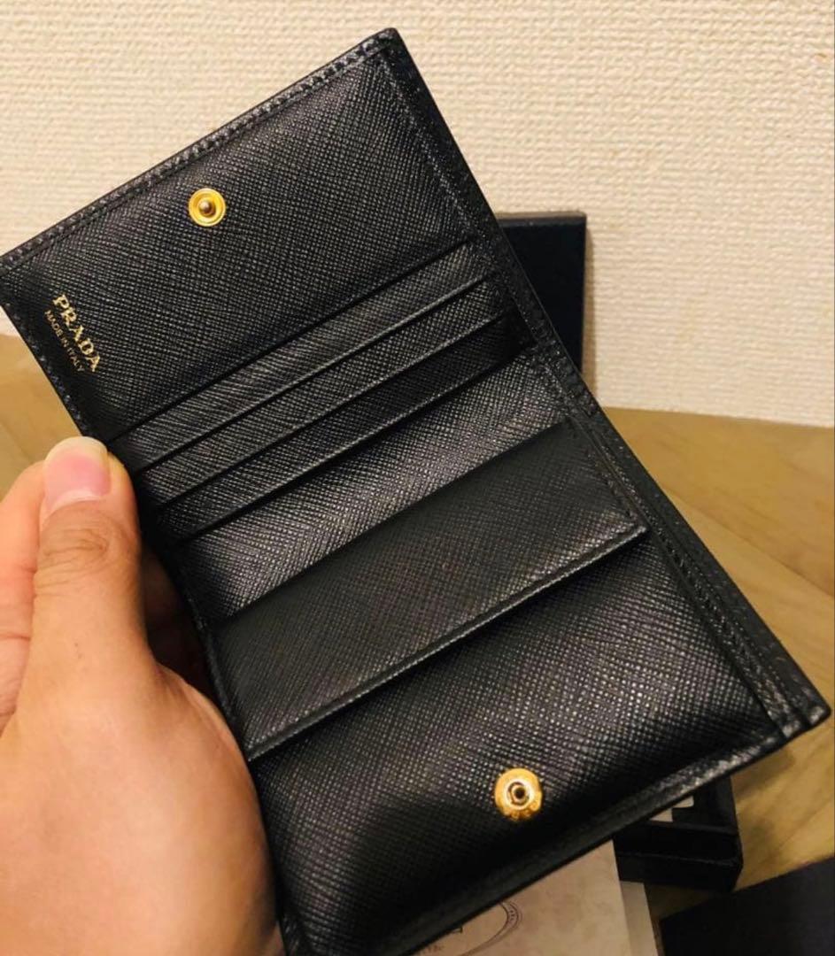 美品 PRADA サフィアーノレザー 二つ折り財布 (RFID搭載)
