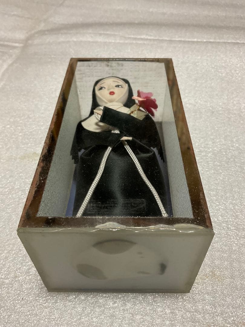 黒い修道女の人形／長崎県大浦天主堂にて購入【昭和アンティーク】。