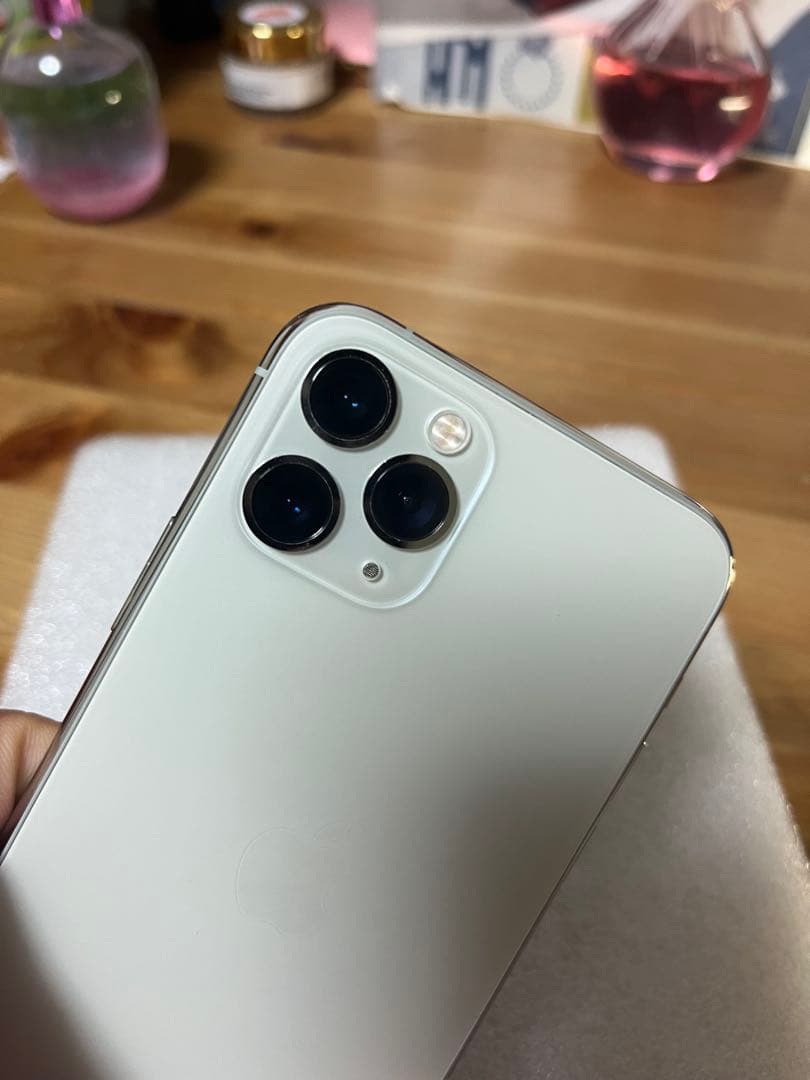 Apple iPhone 11 Pro シルバー 本体　バッテリー82%