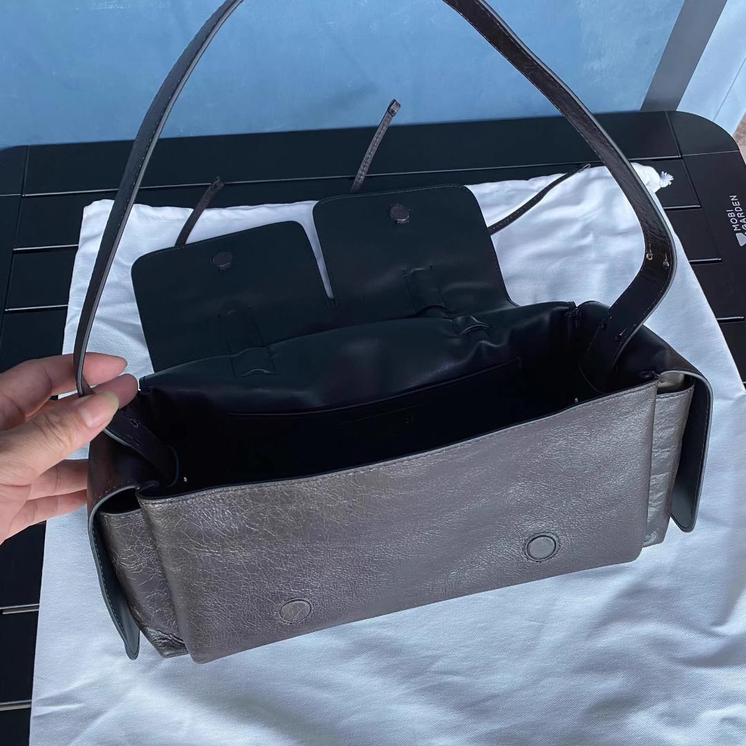 Acne Studios 黒 レザードローストリングショルダーバッグ